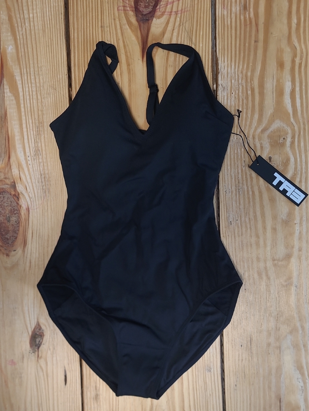 80. NWT  $175 STYLE PLUNGEY  XS SHORT